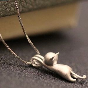 NWT- Cat 🐈 Scrub Necklace stamped S925 Silver Dangling Cat Charm Dainty Jewelry